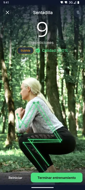 Sentadilla en directo en la app, vista lateral: el esqueleto de pose sobre las articulaciones, el ángulo de la rodilla abajo y el conteo de repeticiones