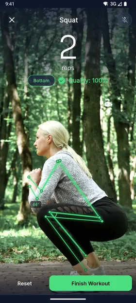 Live squat in the app, side view: the pose skeleton over the joints, the knee angle at the bottom and the rep count